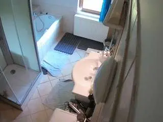 Camsoda Free Porn Cam of voyeurcam-julmodels-bath-2nd-2