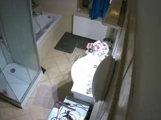 Camsoda Private Sex Chat of voyeurcam-julmodels-bath-2nd-2
