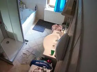 Camsoda Live Sex Cam of voyeurcam-julmodels-bath-2nd-2