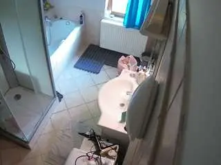 Camsoda Adult Webcam of voyeurcam-julmodels-bath-2nd-2
