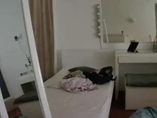 Camsoda Adult Webcams of voyeurcam-julmodels-living-6