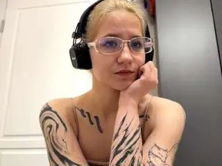 Camsoda Free Porn Cam of emabraatz