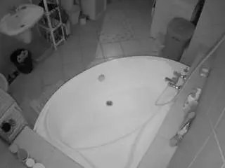Camsoda Nude Webcam of voyeurcam-julmodels-bath-1st-1