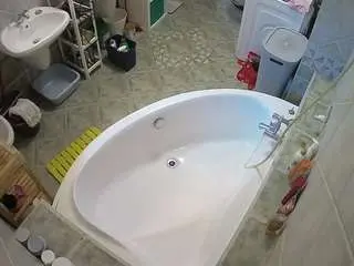 Camsoda Adult Webcams of voyeurcam-julmodels-bath-1st-1