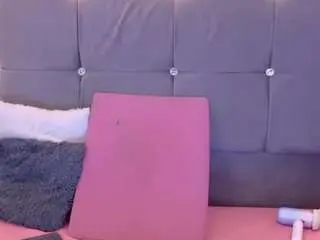 Camsoda Sex Cam of mia-makleynn