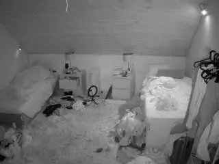 Camsoda Nude Webcam of voyeurcam-julmodels-whitebed-3