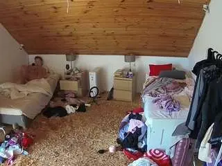 Camsoda Adult Webcams of voyeurcam-julmodels-whitebed-3