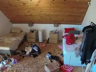 Camsoda Live Sex Cam of voyeurcam-julmodels-whitebed-3