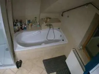 Camsoda Nude Webcam of voyeurcam-julmodels-bath-2nd-1