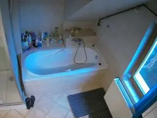 Camsoda Adult Video Chat of voyeurcam-julmodels-bath-2nd-1
