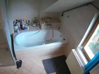Camsoda Adult Video Chat of voyeurcam-julmodels-bath-2nd-1