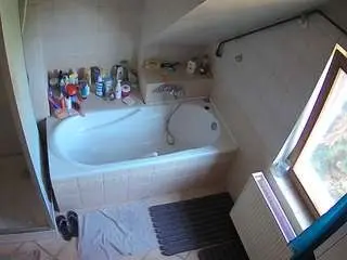 Camsoda Free Porn Cam of voyeurcam-julmodels-bath-2nd-1