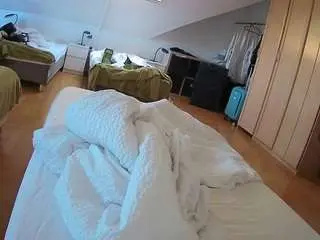 Camsoda Nude Webcam of voyeurcam-julmodels-bed-1