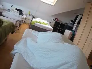 Camsoda Adult Webcams of voyeurcam-julmodels-bed-1