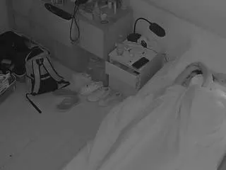 Camsoda Live Sex Cam of voyeurcam-julmodels-bed-7