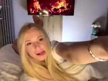 Chaturbate Sex Cam of moonavellle_