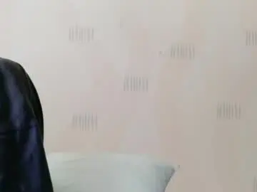 Chaturbate Live Sex Cam of skinnyneighbour_