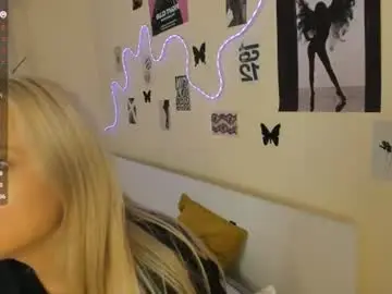 Chaturbate Live Sex Cam of satinpresence