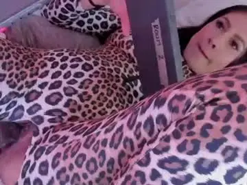 Chaturbate Watch Live Sex Cams of halie728