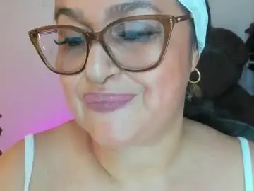 Chaturbate Best live sex cam show of gia_nahomi