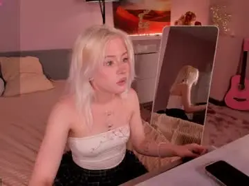 Chaturbate Live Sex Cam of kiki_peach