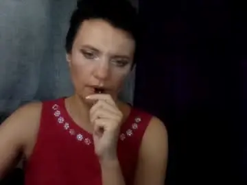 Chaturbate Live Sex Cam of hotmamaqueen234