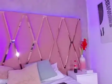 Chaturbate Live Sex Cam of isa_blue1