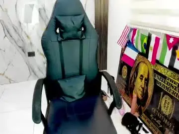 Chaturbate Nude Webcam of queen_findom1