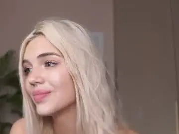 Chaturbate Live Sex Cam of milabunny_