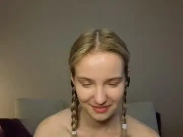 Chaturbate Live Sex Cam of tashinapetitto