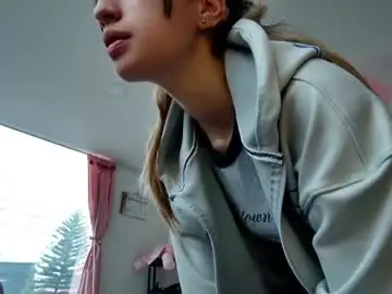 Chaturbate Free Porn Cam of barbie20_