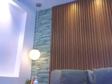Chaturbate Live Sex Cam of mia_milf_x
