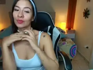 Chaturbate Nude Webcam of emiily_skinny