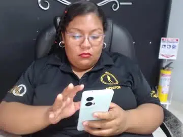 Chaturbate Live Sex Cam of angy_ro12