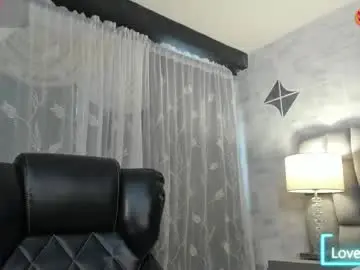 Chaturbate Live Sex Cam of carolinefyre
