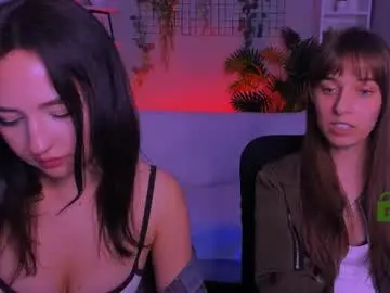 Chaturbate Live Sex Cam of elodie_crystal