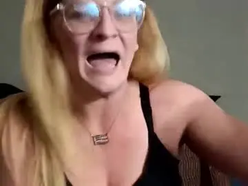 Chaturbate Watch Live Sex Cams of goldendoll1704