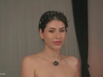 Chaturbate Nude Webcam of alyonaqueen_
