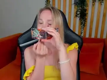 Chaturbate Live Sex Cam of elaravoltage