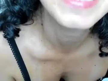 Chaturbate Live Sex Cam of lindainsatiable