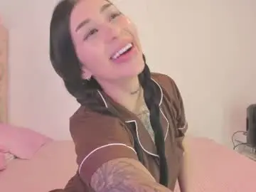 Chaturbate Free Porn Cam of hilary_jones_22