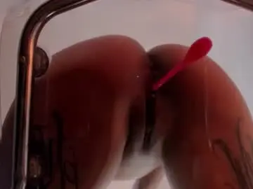 Chaturbate Live Sex Cam of kissmeari_