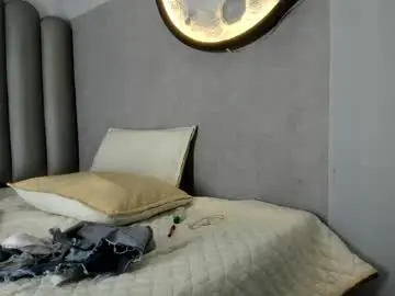 Chaturbate Live Sex Cam of golden_kiss23