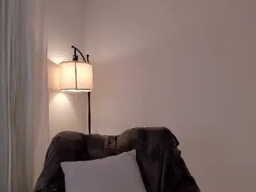 Chaturbate Live Sex Cam of mia_love__