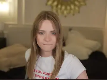 Chaturbate Live Sex Cam of kira0541