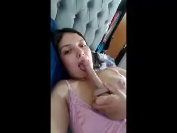 Chaturbate Sex Cam of bella_karoline