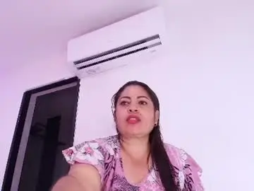 Chaturbate Live Sex Cam of karla_hilton01