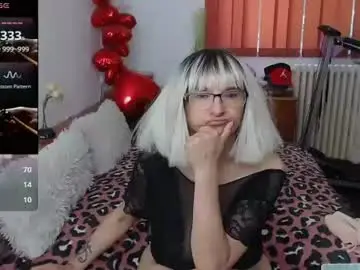 Chaturbate Live Sex Cam of milfdolores