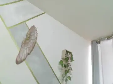 Chaturbate Live Sex Cam of laura__castillo_