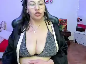 Chaturbate Free Live Porn of esmeralda_milf1